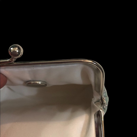 GORGEOUS SNAP BUTTON CHANGE PURSE with extra interchangeable snap button - Picture 5 of 7